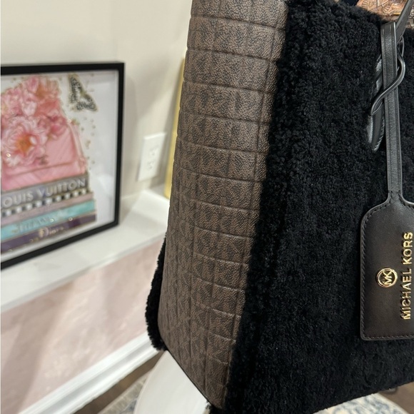 COPY - MICHAEL KORS
SINCLAIR
30F1G5ST7F BROWN/BLK
LG EW GRAB TOTE
LEATHER - Picture 5 of 13